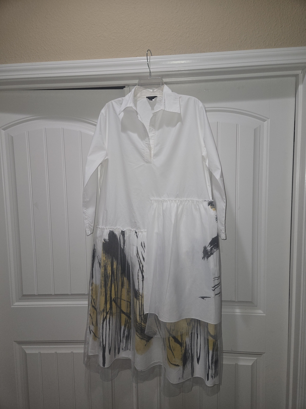 Beulah White Long Sleeve Collared Dress with Abstract Black&Gold Print Size L